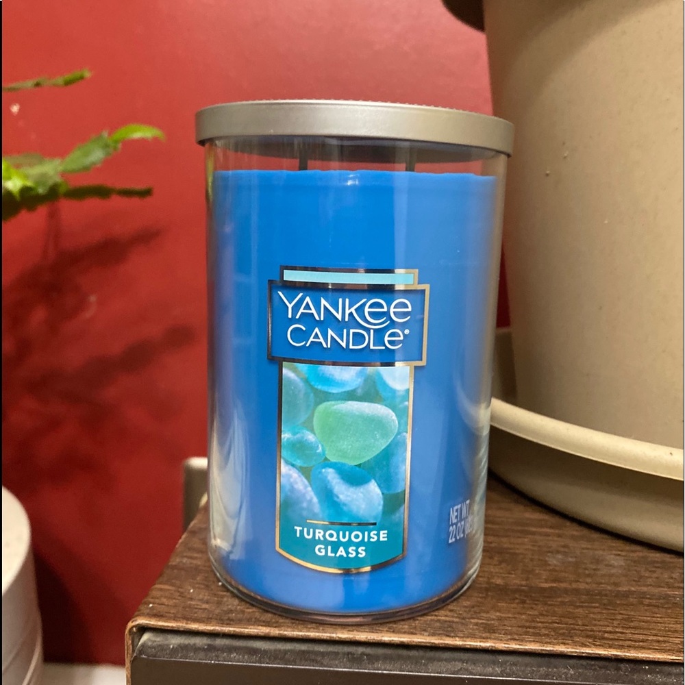 22 oz Yankee Candle -Turquoise Glass